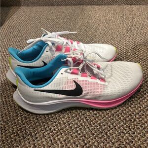 Nike Women's White and Pink Athletic Shoes
